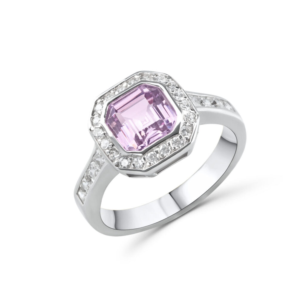 Anello in argento sterling con ametista marquise dello Zambia